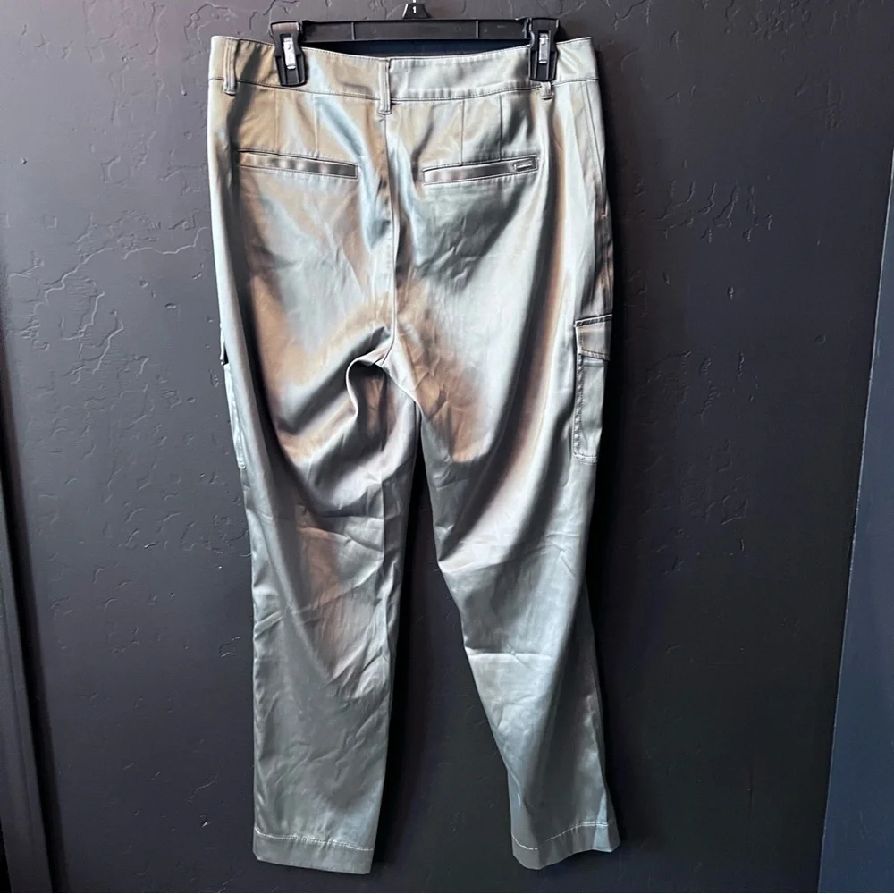 White House black Market women cargo pants Size: 10 Color: Olive Green